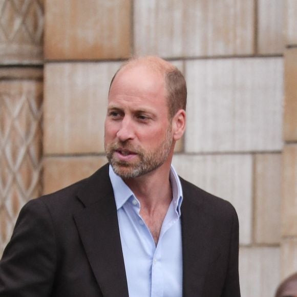 Prince William rend hommage à la reine Elizabeth II en solo