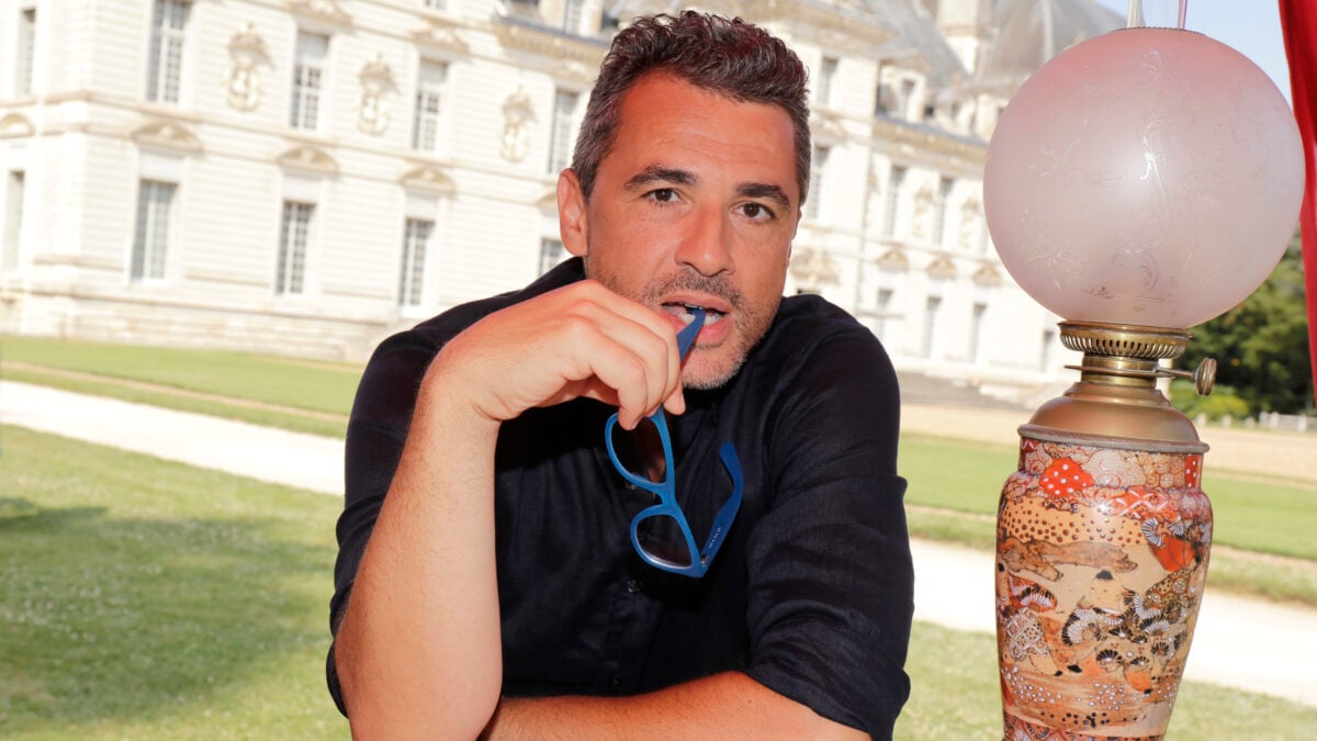 Julien Cohen sort du silence face aux plaintes : divorce explosif, hôtel fermé et enquête en cours