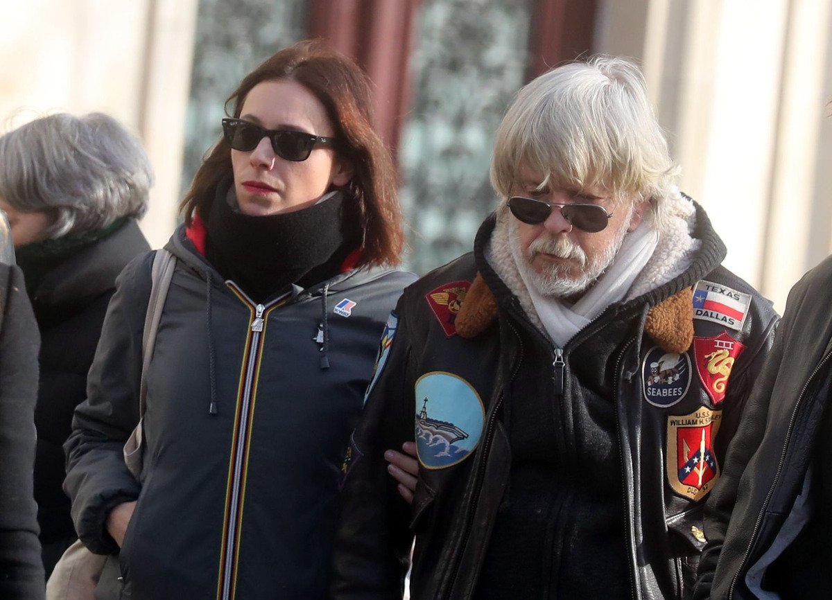 Renaud Séchan Héritage : Rumeurs Démenties par Cerise et Lolita – Famille Unie et Solidaires