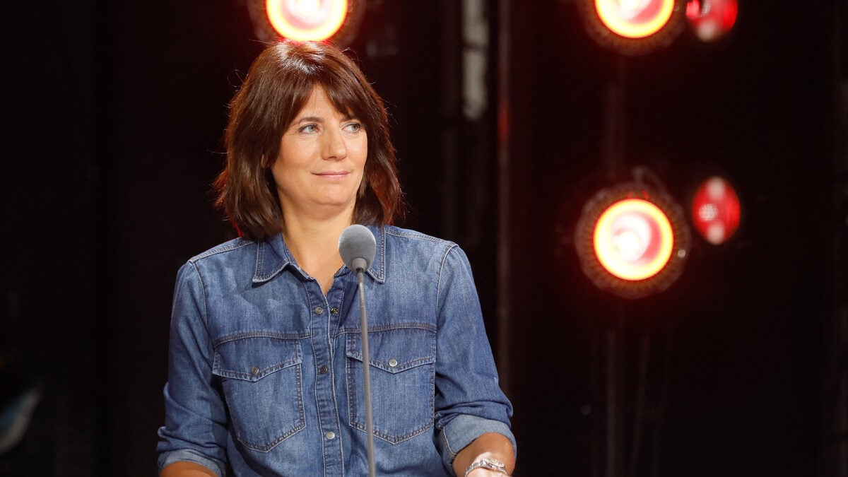 « Forcée de donner » : le coup de gueule d’Estelle Denis contre les pourboires TPE qui fait l’unanimité en France