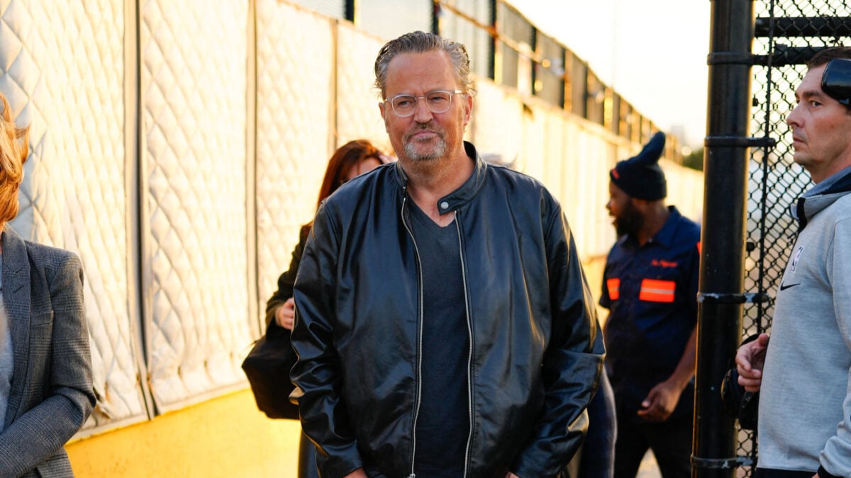 Matthew Perry : le médecin accusé d’avoir exploité son addiction à la kétamine risque 40 ans de prison