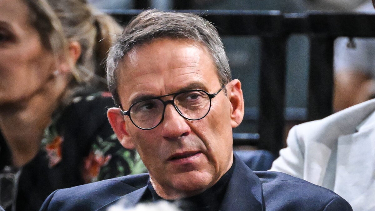 Julien Courbet révèle les coulisses sans filtre de la TV des années 90