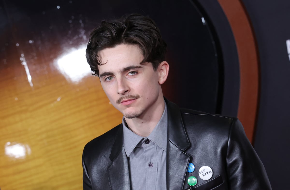 Timothée Chalamet enflamme Paris avec Marty Supreme : Vestes virales et pop-up événement