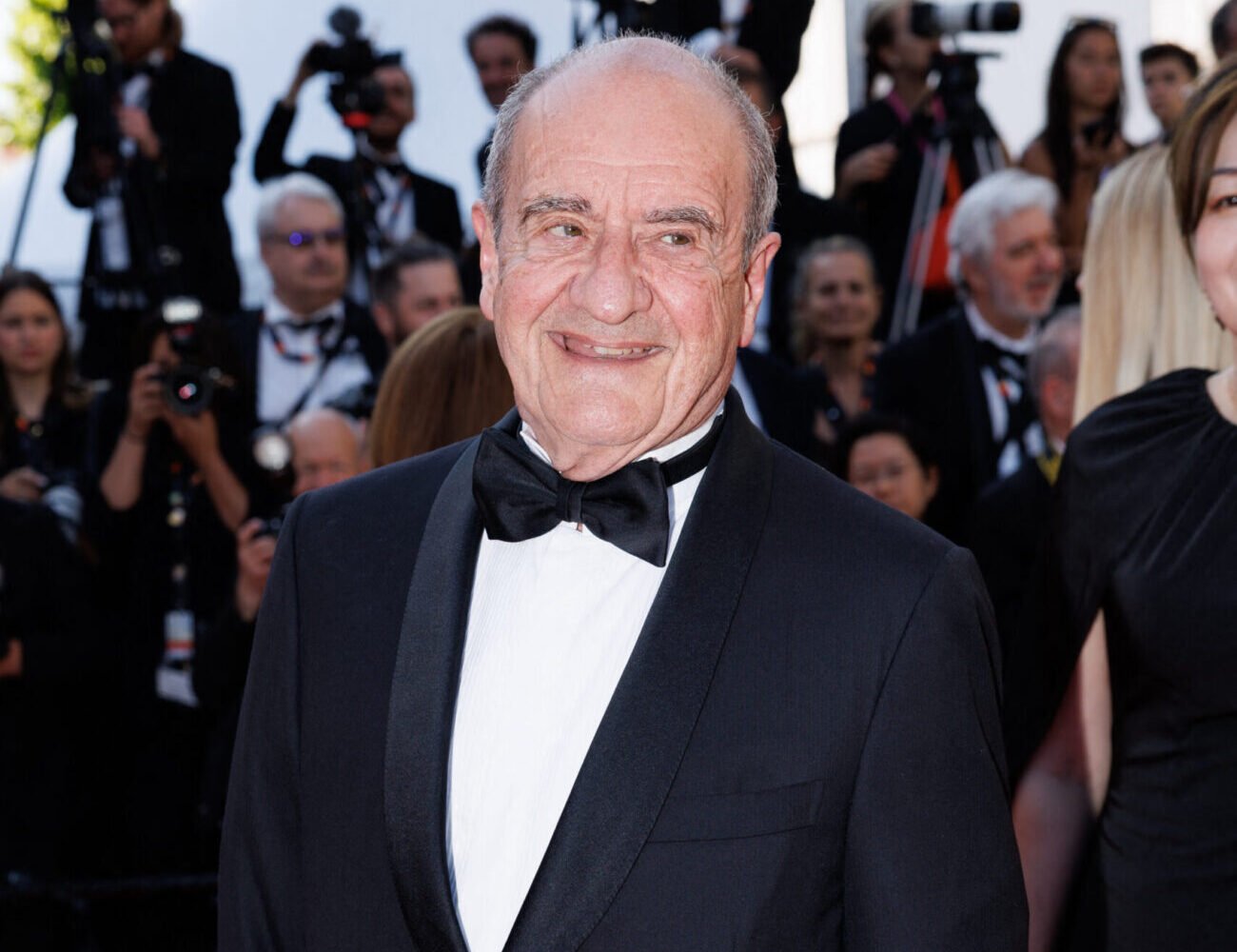 Pierre Lescure en couple ? Sa vie privée avec Frédérique Fayles-Bernstein, ex-compagne de Coluche, et leur adoption