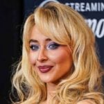 Sabrina Carpenter ose le no-pants : sa sortie choc en body et collants à New York (Photos exclusives)