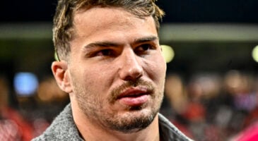 Antoine Dupont : Impact du Salary-Cap sur ses Revenus et Révolte Silencieuse