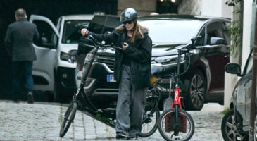 Carla Bruni Incognito à Vélo : Un Moment de Liberté Avant l'Incarcération de Nicolas Sarkozy