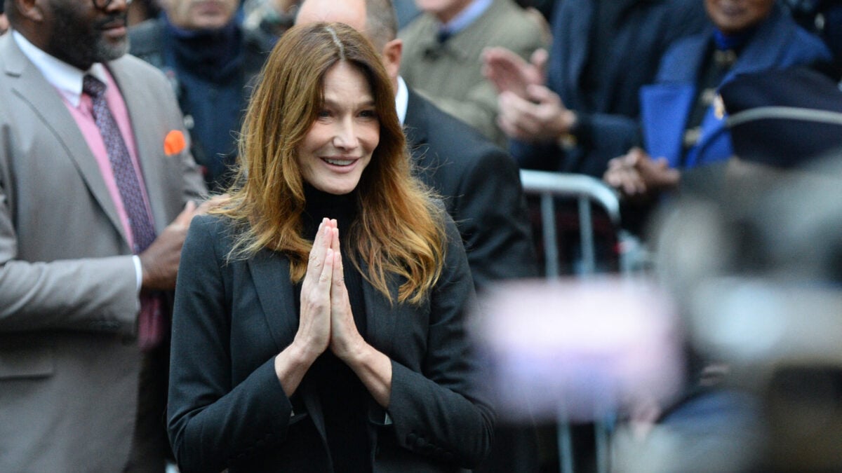 Carla Bruni annonce la fin de son traitement contre le cancer