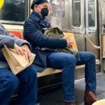 Tom Hanks dans le Métro New-Yorkais : Une Star Incognito Parmi les Passagers