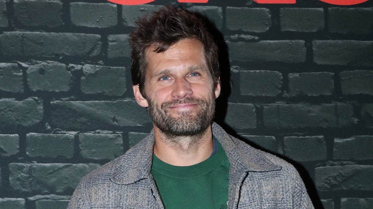 Alexis Michalik en couple en 2025 ? Sa vie privée et carrière avant l'émission Quelle époque ! sur France 2