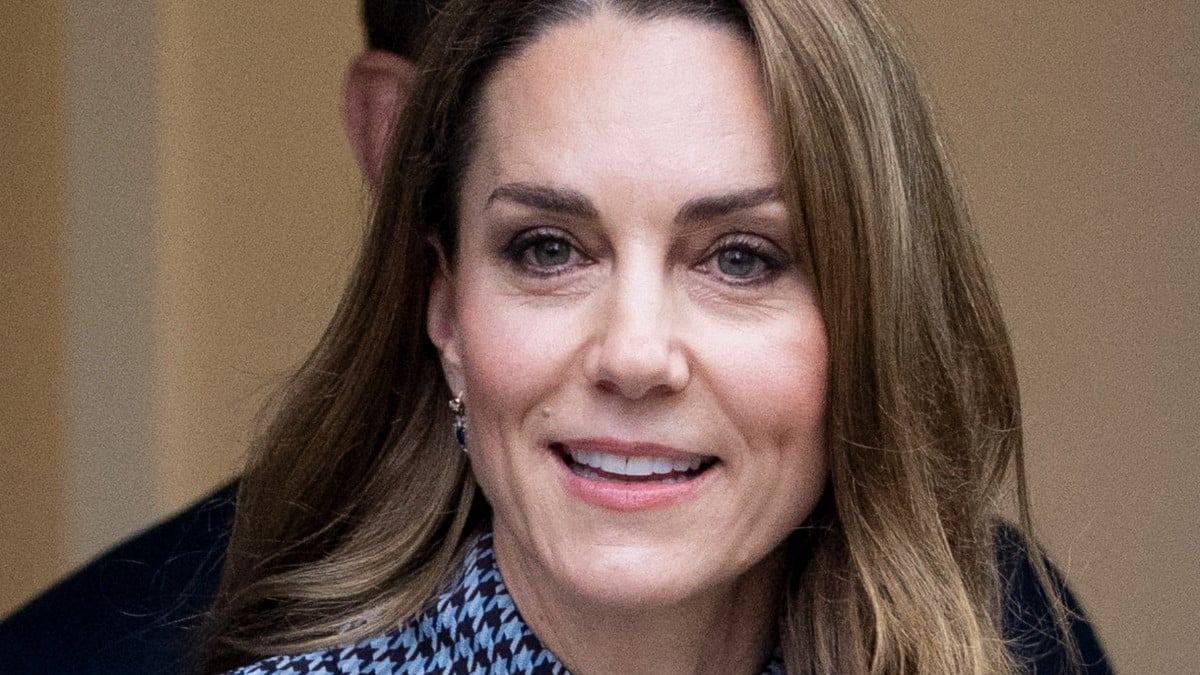 Kate Middleton Révolutionne son Style : Look Chic et Sage en Robe Pied-de-Poule à Londres | Engagement Petite Enfance