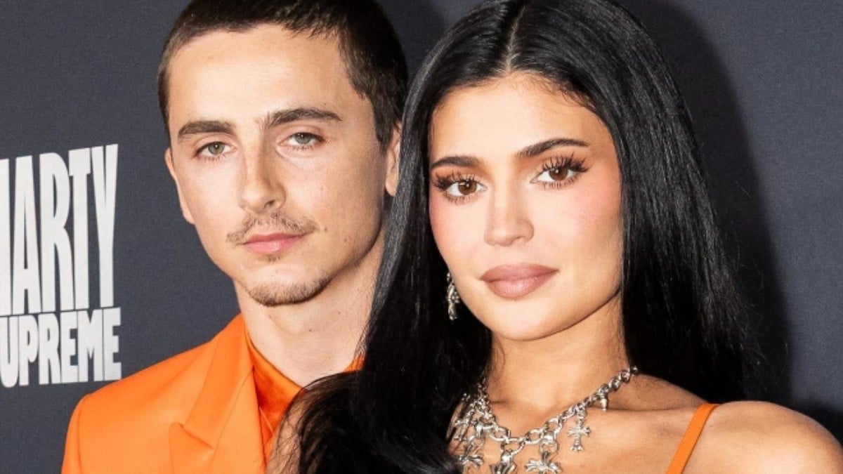 Timothée Chalamet et Kylie Jenner en feu : total look orange et mains baladeuses à l’avant-première de Marty Supreme