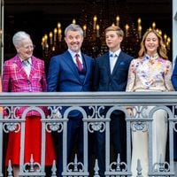 Roi Frederik et reine Mary prolongent leurs vacances : découverte du mystère royal estivale