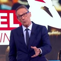 Julien Courbet présente 'Appel à témoins' avec la main dans la poche : son retour après son opération