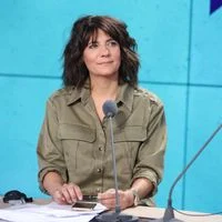 Audiences : record pour Julien Courbet sur M6, succès historique pour Estelle Denis sur RMC Story