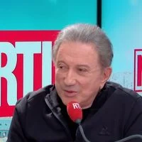 Michel Drucker : À 82 ans, un retour triomphal en prime time avec "Familles, je vous aime" sur France 3