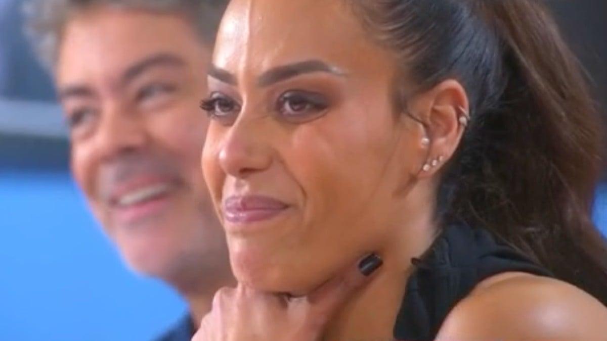 Amel Bent surprend C à vous avec une réplique inattendue