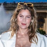 Fashion Week : L’attitude de Laetitia Casta envers la compagne de Pierre Niney fait débat
