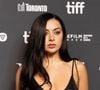 Charli XCX Sublime en Naked Dress : Style, Audace et Influence Culturelle