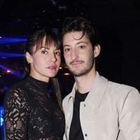 Pierre Niney et Natasha Andrews : Un anniversaire inoubliable sur l’île d’Yeu