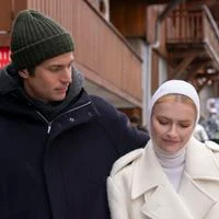 Emily in Paris : Camille Razat quitte la série, Lucas Bravo confirmé pour la saison 5