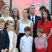 Charlotte Casiraghi protectrice avec Balthazar, absence remarquée de Raphaël Elmaleh à Monaco