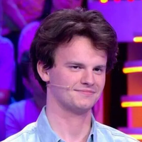 Cyprien, Maître des 12 Coups de Midi : Célibataire et Passionné de Musique