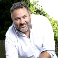 Bruce Toussaint présente ses nouveaux chroniqueurs dans Bonjour ! sur TF1