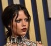 Jenna Ortega rend hommage à Isabella Rossellini sur le tapis rouge des Emmy Awards 2025