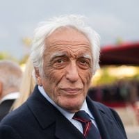 Gérard Darmon blessé sur un tournage : silence troublant de la production