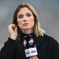 Isabelle Ithurburu : bizutée en coulisses avant d’assurer le JT 13h sur TF1