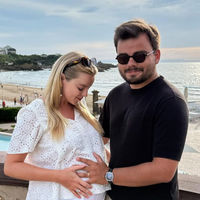 Gauthier Le Bret (CNews) en vacances à Biarritz avec sa femme enceinte