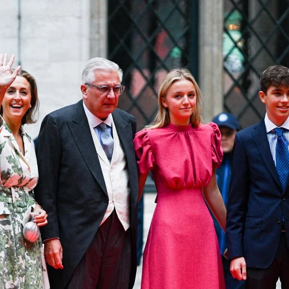 Séjour de luxe à Saint-Tropez : Le prince Aymeric s'affiche pendant la fête nationale belge