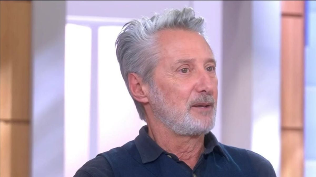 Antoine de Caunes sans filtre : son anecdote hilarante sur sa coloscopie