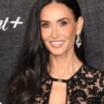 Demi Moore 63 Ans : Éblouissante en Combi Transparente Gucci à l'Avant-Première de Landman (Photos Exclusives)