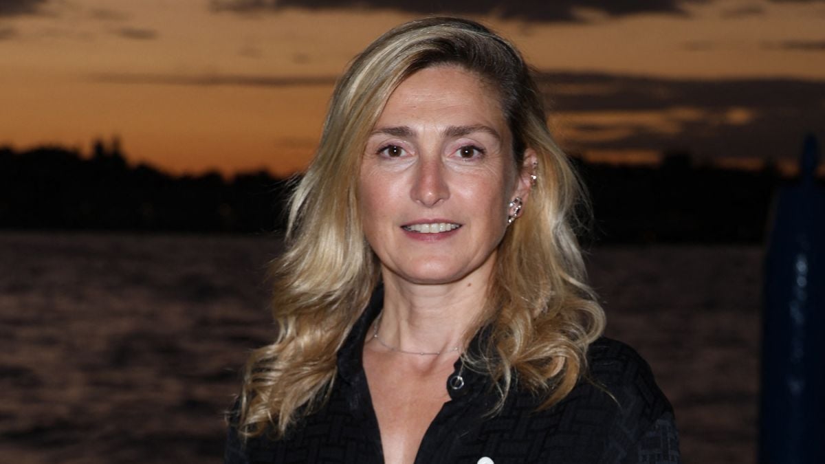 Julie Gayet répond aux critiques et affirme son engagement