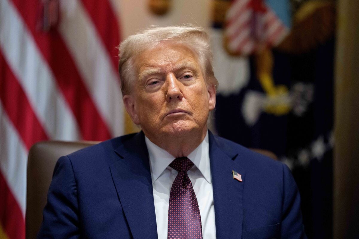 Donald Trump Insulte une Journaliste sur Air Force One : Le Scandale Epstein Refait Surface