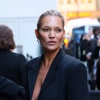 Kate Moss à Ibiza : trop maigre, trop vieille ? Les critiques bodyshaming