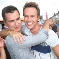 Escapade en Provence : Cyril Féraud et Laurent Luyat partagent un moment gourmand à Forcalquier