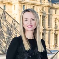 Delphine Arnault : Discipline et leadership au sommet de Dior
