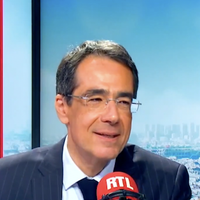 Darius Rochebin ému : son premier reportage en Israël évoqué dans On refait la télé