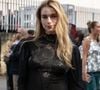Adèle Castillon en naked dress à la Fashion Week de Paris : un look audacieux qui divise