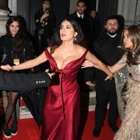 Salma Hayek en bikini à 58 ans : une déclaration de sensualité et de liberté