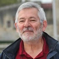 Yves Pignot (En famille) : Une vie paisible à Amazy avec sa femme Julie Ravix