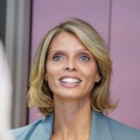 Le Look Chic et Décontracté de Sylvie Tellier dans Les Traîtres