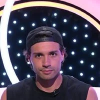Mayer quitte Secret Story 2025 : un départ touchant entre vulnérabilité et résilience