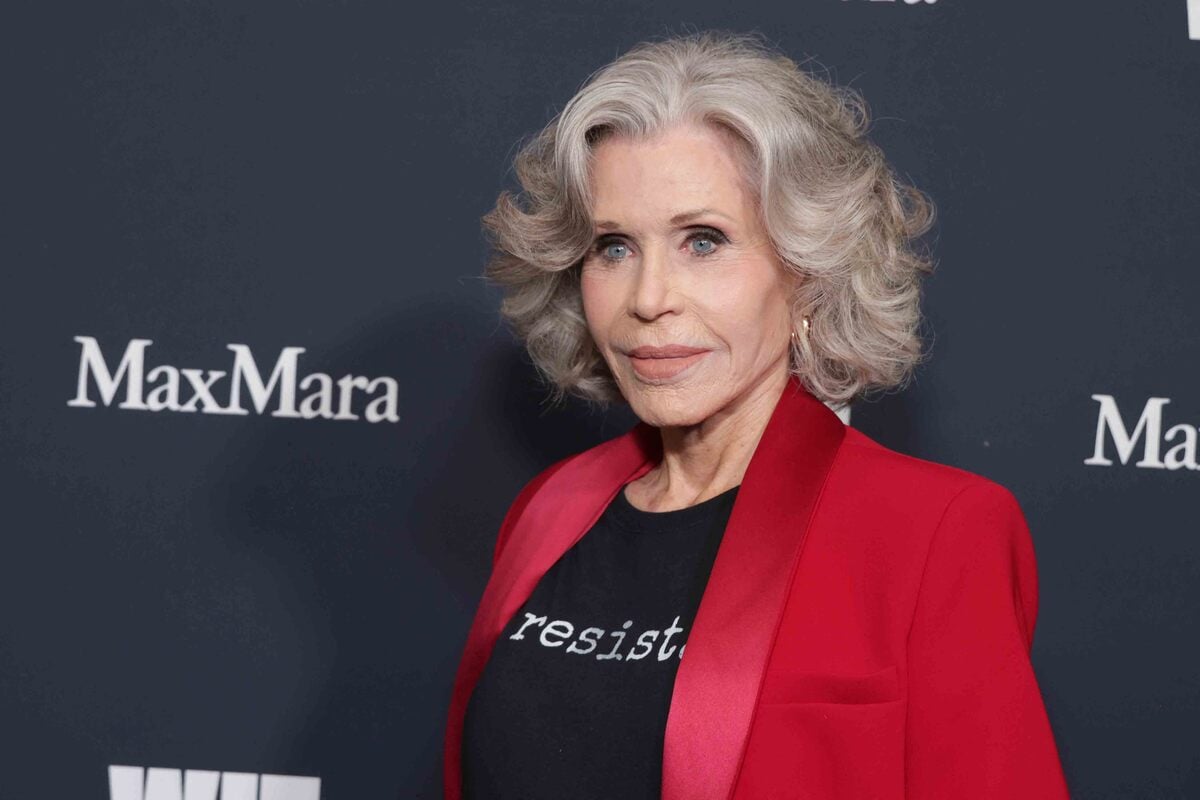 Jane Fonda : Affronter la Vieillesse avec Courage, mais Craindre une Mort Regrettée comme Celle de son Père