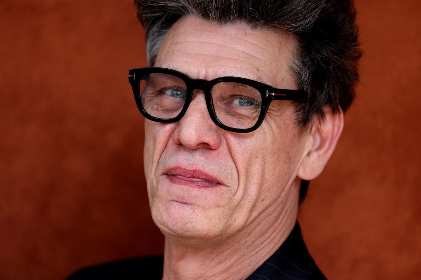 Marc Lavoine et son Style Noir Iconique : "C'est Peut-Être l'Âge" – Exclusivité et Analyse Complète