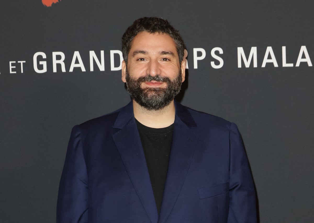 Mouloud Achour : La nage, un défi à 44 ans pour un animateur de talent