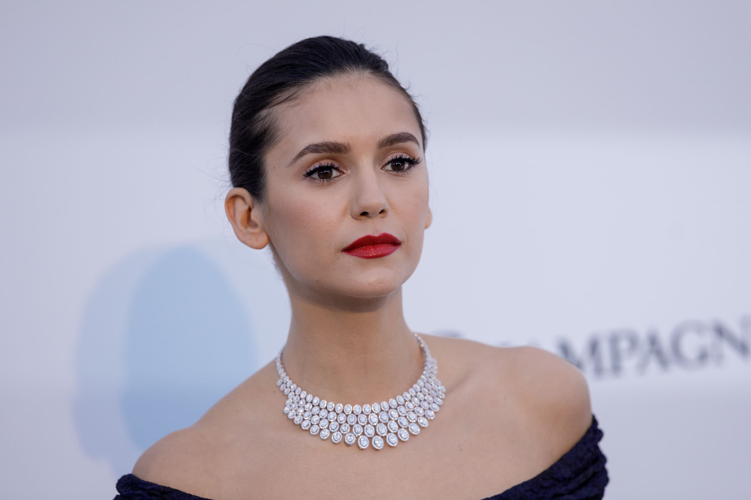 Nina Dobrev célèbre ses 37 ans avec autodérision sur Instagram